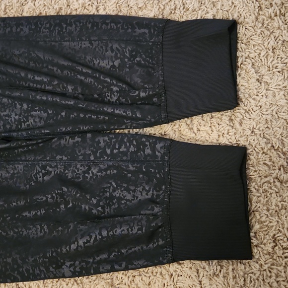 Calvin Kline black athletic performance joggers size medium camo design - Picture 6 of 10